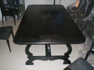 BLACK OAK AND AGED PARKETRY EXTENDERABLE TABLE