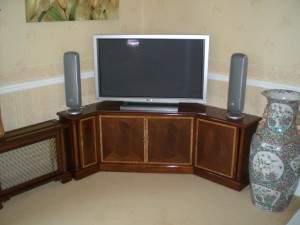 MAHOGANY TV CABINET