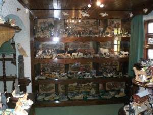 OAK DISPLAY CASE (3)