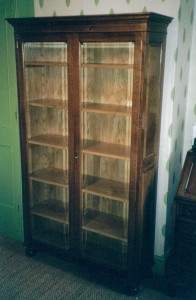 OAK DISPLAY CUPBOARD