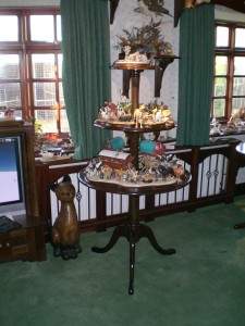 OAK DISPLAY, DUMB WAITER