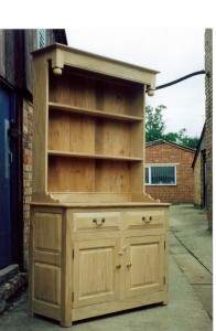 SMALL OAK DRESSER